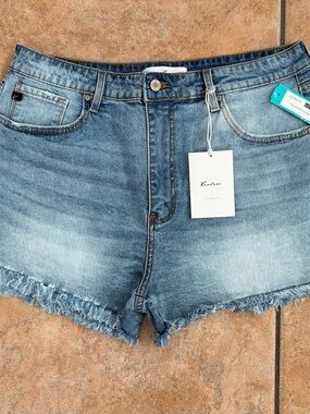 KanCan Midrise Distressed Hem Denim Jean Shorts Size 14 NWT 32 Waist